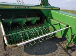 Прес-підбирач (пресс-подборщик) John Deere 332 Прес-підбирач (пресс-подборщик) John Deere 332