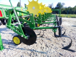 Пропашной культиватор John Deere 825 Пропашной культиватор John Deere 825