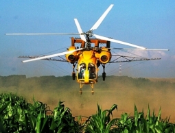 Обробка кукурудзи вертольотами