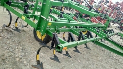 Прицепной культиватор John Deere 1010 (7.5 m) Прицепной культиватор John Deere 1010 (7.5 m)