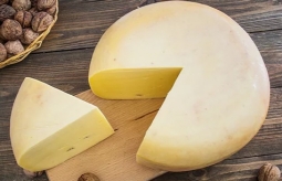 Гауда с орехом, твёрдый сыр, 45% жирности Гауда с орехом, твёрдый сыр, 45% жирности