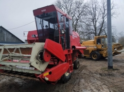 Комбайн зерновий MF Sampo 410 Комбайн зерновий MF Sampo 410