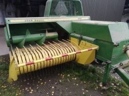 Пресс-подборщик сена John Deere 330 Пресс-подборщик сена John Deere 330